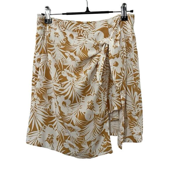L Space Hermosa Floral Wrap Skort Size XS Yellow Seaside Escape Tropical Beachy - Picture 1 of 7